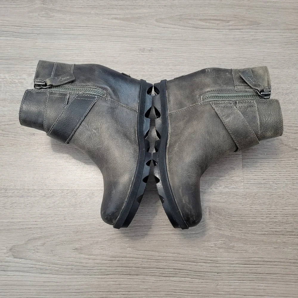Sorel Joan of Artice Wedge Gray Leather Ankle Boots Buckle Lugged Womens 6.5